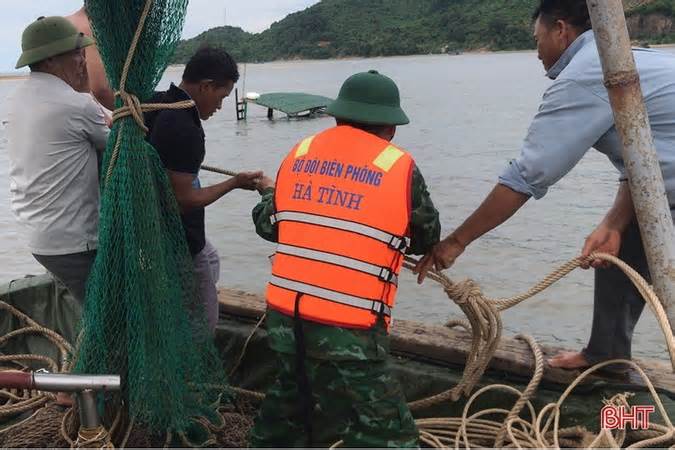 Hà Tĩnh: Kịp thời cứu nạn thành công 2 ngư dân gặp nạn trên biển