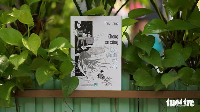 Nhà báo Thùy Trang ra mắt sách, Đàm Vĩnh Hưng góp 100 triệu đồng giúp bệnh nhi ung thư