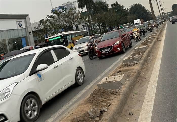 Vấn nạn đào đường tại Hà Nội: Rảnh cả năm, vội vàng tháng cuối