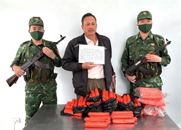 Bắt giam kẻ vận chuyển 30 kg thuốc nổ bán cho ngư dân