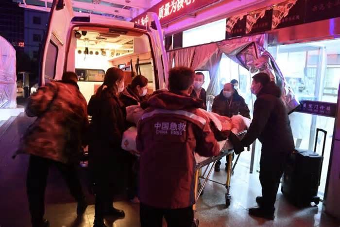 Không khí lạnh ngăn cản nỗ lực cứu hộ nạn nhân động đất Trung Quốc