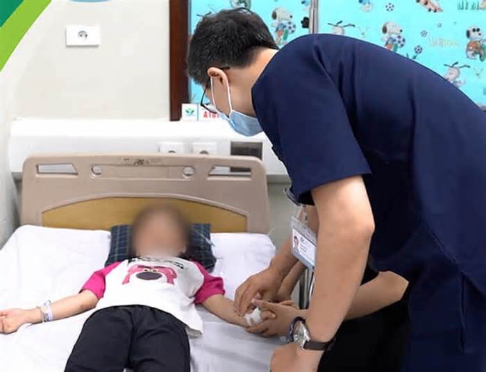 Sức khỏe bé gái 5 tuổi ở Hà Giang bị chó dữ tấn công hiện ra sao?