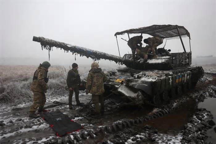 Ukraine thiếu đạn dược, phải thu hẹp hoạt động?