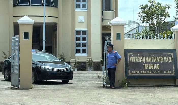 VKSND Tối cao làm việc với gia đình nữ sinh ở Vĩnh Long