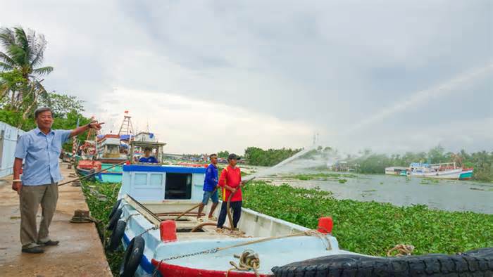 Ngư dân chế 'siêu' tàu chữa cháy