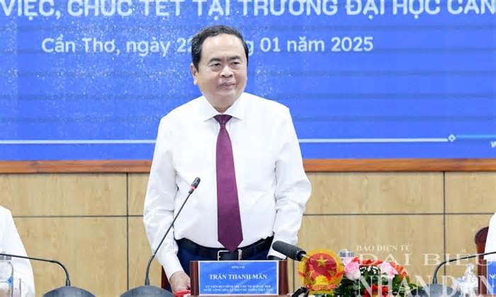 Chủ tịch Quốc hội thăm, chúc Tết Trường Đại học Cần Thơ