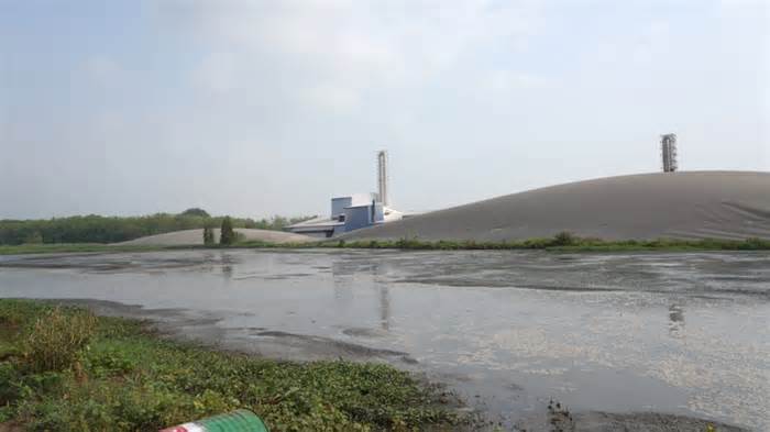 Tây Ninh: Nhà máy xả thải gây ô nhiễm kênh Xa Cách, người dân bức xúc