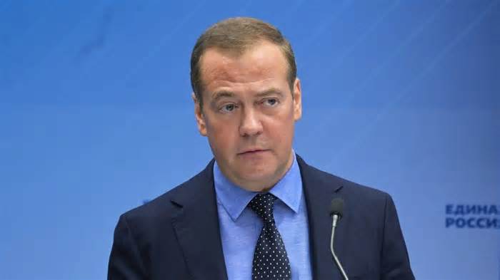 Ông Medvedev đề xuất cách kết thúc xung đột Ukraina trong vài ngày
