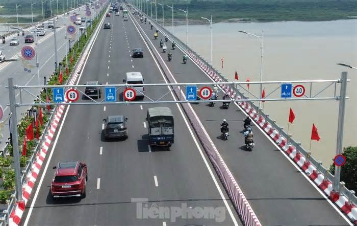 Cầu Vĩnh Tuy: Hai chiều cầu hai kiểu tổ chức giao thông, phương tiện lúng túng khi lưu thông