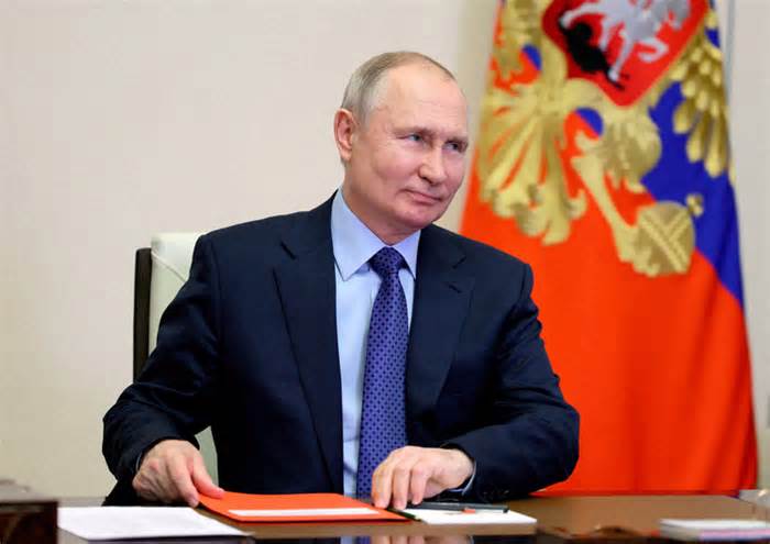 Nga bác tin Tổng thống Putin dùng người đóng thế, dù 70 nhưng sức khỏe 'đáng ao ước'