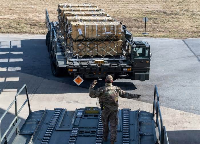 Xếp hạng sức mạnh quân sự: Ukraina tăng, nhiều nước NATO giảm