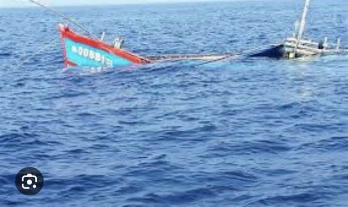 2 tàu câu mực bị chìm ngoài khơi, 15 ngư dân mất tích: Cứu thêm 2 thuyền viên
