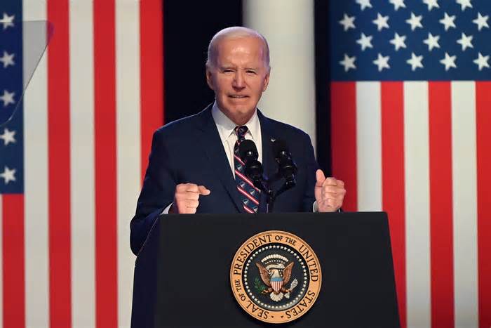 Những cuộc chiến liên tiếp đe dọa vị thế Tổng thống Biden