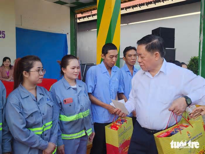 Trưởng Ban Tuyên giáo Trung ương thăm, tặng quà Tết tại Tiền Giang