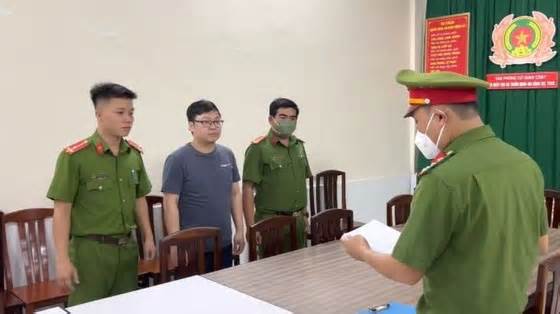 Bắt giữ Phó Trưởng phòng Tàu sông-Cục Đăng kiểm Việt Nam và 3 bị can