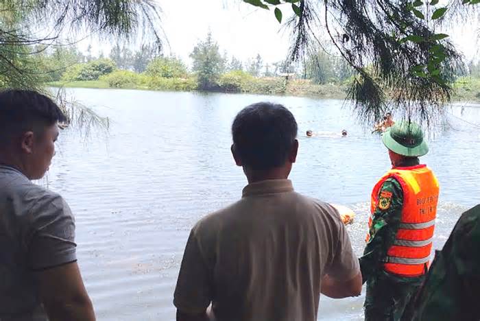 Một người tử vong do lật thuyền giữa đầm nước ở Huế