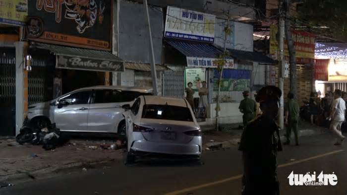 Ô tô chạy 'điên loạn' ở trung tâm Vũng Tàu, tông nhiều xe máy chờ đèn đỏ, 2 người chết tại chỗ