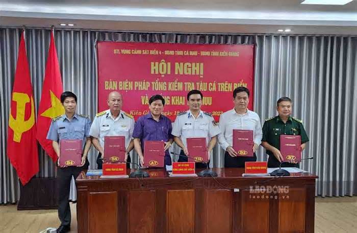 Vùng Cảnh sát biển 4, Kiên Giang, Cà Mau tăng cường chống khai thác IUU