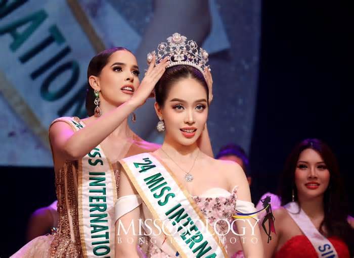 Khán giả quốc tế: 'Thanh Thủy xứng đáng đăng quang Miss International'