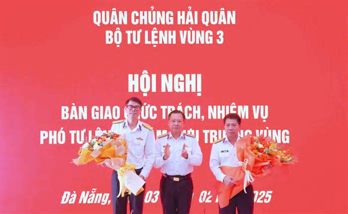 Bộ trưởng Bộ Quốc phòng bổ nhiệm nhân sự Bộ Tham mưu Hải quân và Vùng 3 Hải quân