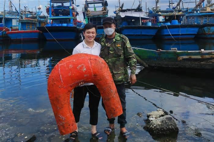 Sinh viên làm phao cứu hộ tự tìm vị trí người bị nạn