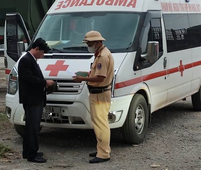 Bắc Giang: Tạm giữ xe cứu thương hết hạn đăng kiểm