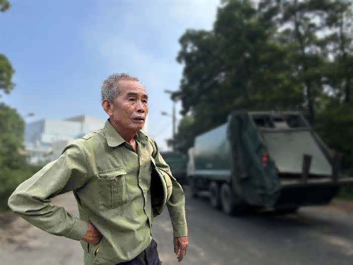 Binh đoàn xe chở rác 'hành hạ' tuyến đường vào bãi rác Nam Sơn