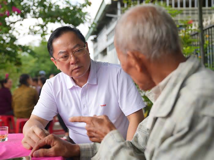 Báo Tiền Phong thăm hỏi gia đình có người bị lũ cuốn trôi ở Bình Định