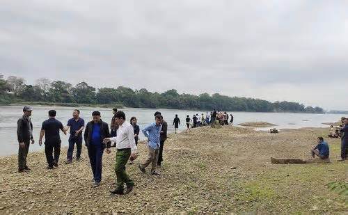 Hai học sinh tắm sông Lam bị nước cuốn trôi vẫn chưa được tìm thấy