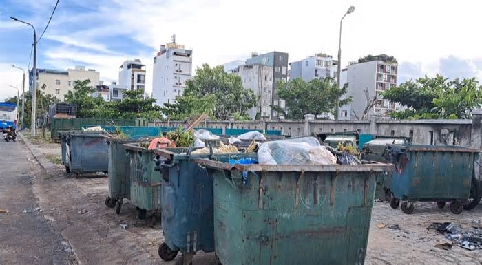 Trạm trung chuyển rác ở phố du lịch Đà Nẵng rỉ nước, bốc mùi vào khu dân cư