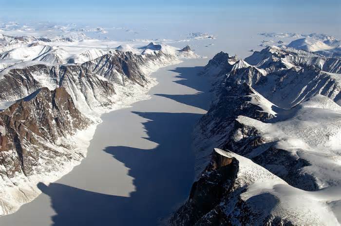 Phát hiện lục địa bí ẩn dưới Greenland