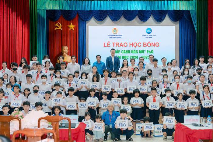 28 năm chắp cánh ước mơ cho học sinh nghèo hiếu học