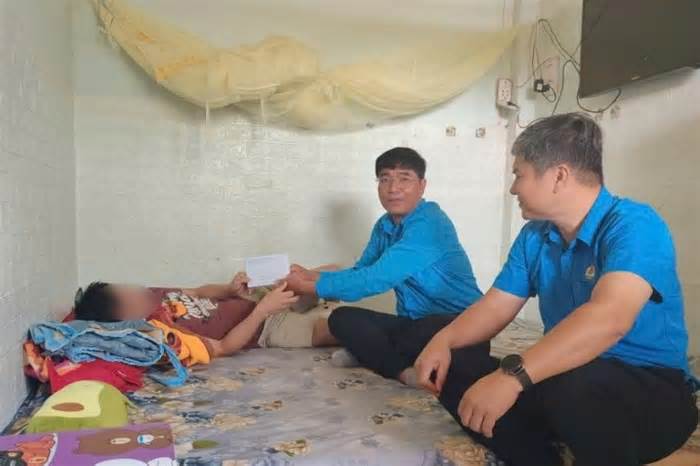 Hỗ trợ 20 triệu đồng cho các đoàn viên bị tai nạn, mắc bệnh hiểm nghèo