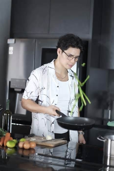 Chồng trẻ Ngô Thanh Vân và loạt sao tự tay nấu ăn cho vợ