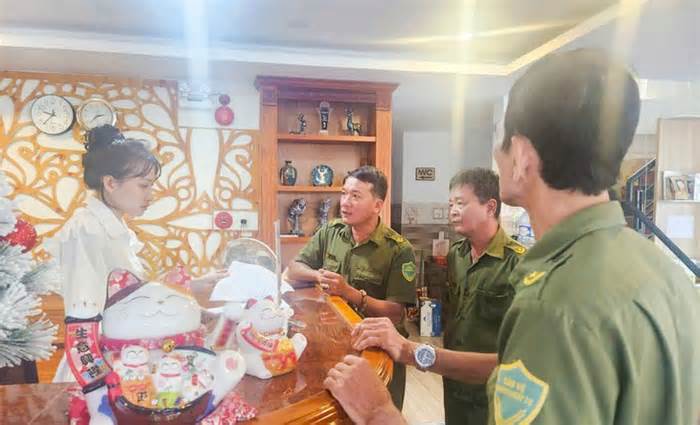 Phú Quốc đông khách ngày lễ, chính quyền mạnh tay xử nạn 'bùng phòng'