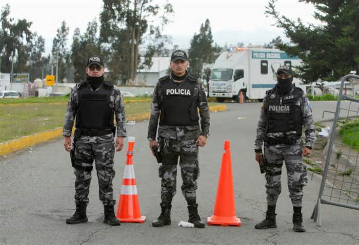 Gần 180 nhân viên trại giam bị tù nhân bắt làm con tin ở Ecuador