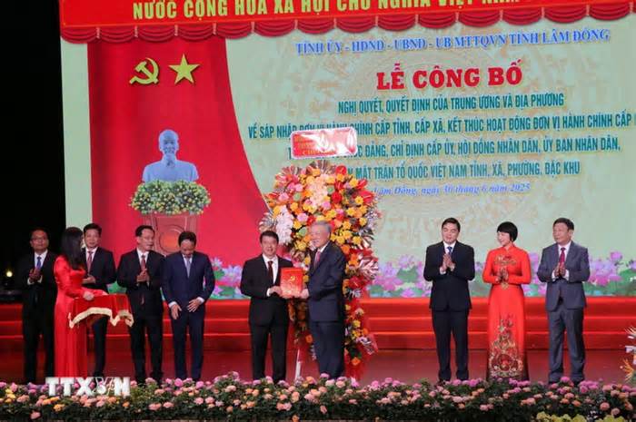 Lâm Đồng, Quảng Ngãi, Đắk Lắk công bố chính quyền địa phương 2 cấp