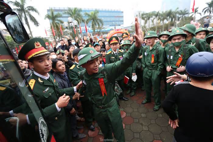 Hà Tĩnh: Một tân binh vừa nhập ngũ bị trả về do trình độ văn hoá