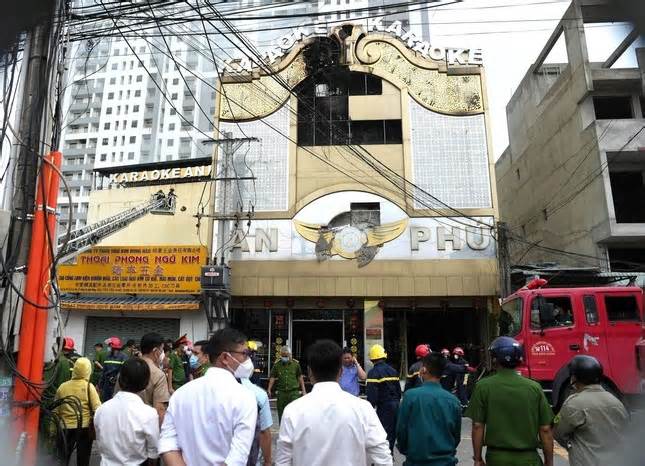 Vụ cháy quán karaoke làm 32 người chết: Thêm hai cán bộ công an bị tước quân tịch, khởi tố