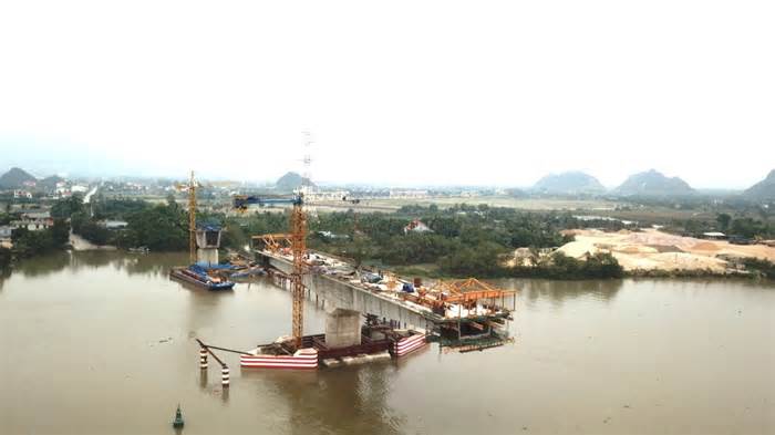 Hình ảnh cầu vượt sông 1.300 tỉ ở Hải Phòng sau gần 1 năm thi công