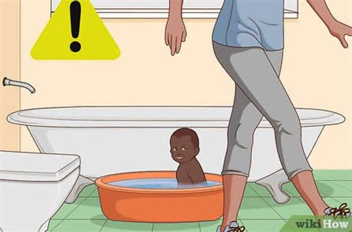 Mẹ bắt ngâm nước để hạ sốt mà không trông nom, em bé chết đuối trong bồn tắm