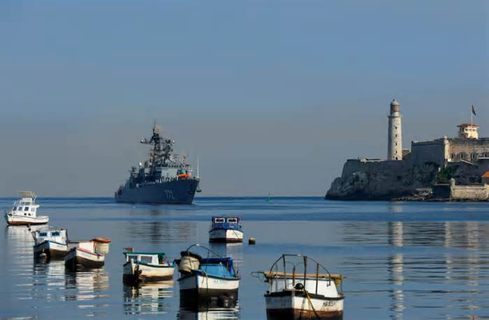 Ba tàu chiến Nga cập cảng Cuba
