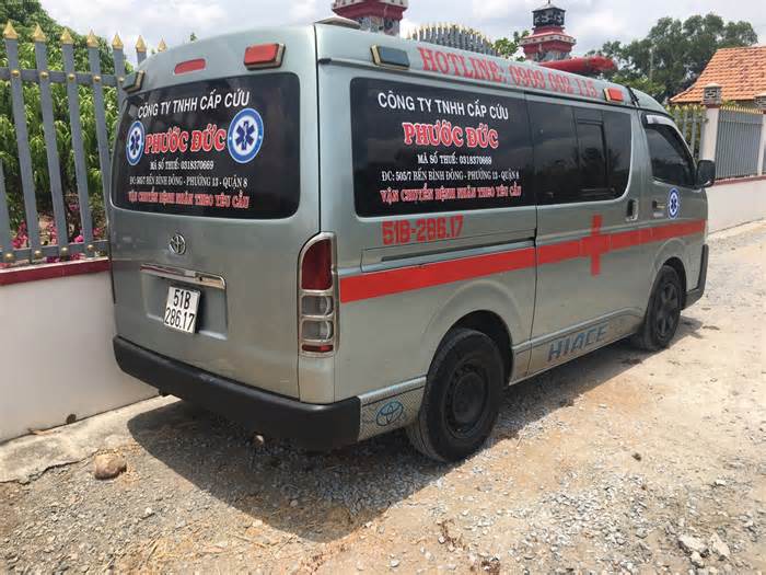 ‘Bắt quả tang’ công ty cấp cứu, vận chuyển bệnh nhân hoạt động chui