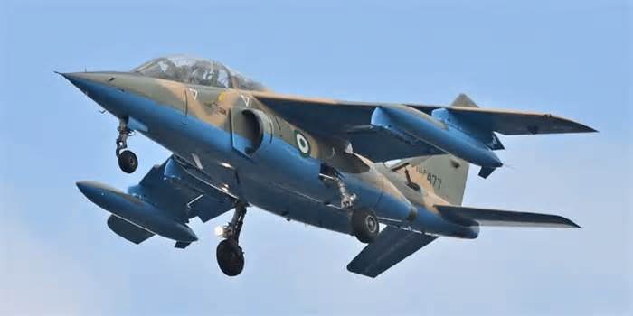 Rơi máy bay quân sự ở Nigeria, hai phi công nhảy dù thoát hiểm