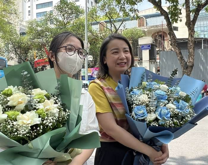 Con trượt lớp 10 công lập: Cha mẹ hãy dành ‘một cái ôm’