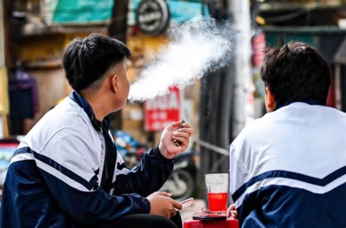 Xử phạt người bán thuốc lá điện tử cho trẻ 14 tuổi ở Lào Cai