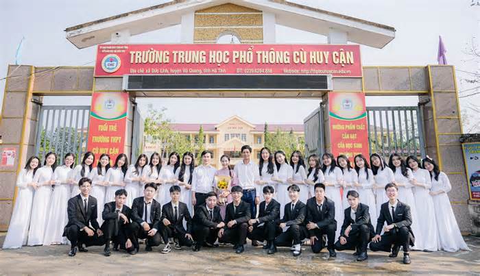 'Đáng nể' lớp học miền núi Hà Tĩnh, 100% em đậu đại học