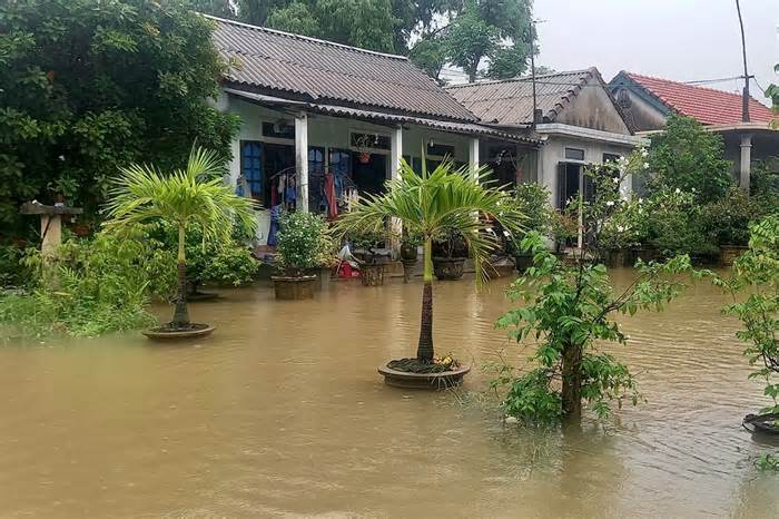 Miền Trung mưa lớn, nhiều khu vực bị ngập