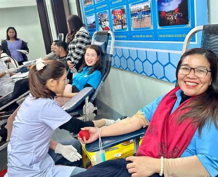 Nụ cười đoàn viên khi hiến máu cứu người