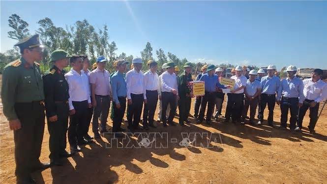 Phó Thủ tướng Hồ Quốc Dũng kiểm tra tiến độ đường cao tốc Quy Nhơn - Pleiku